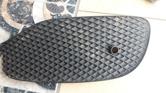 Mercedes w 213 kratka lewa zderzka przód