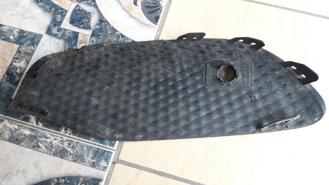 Mercedes w 213 kratka lewa zderzka przód