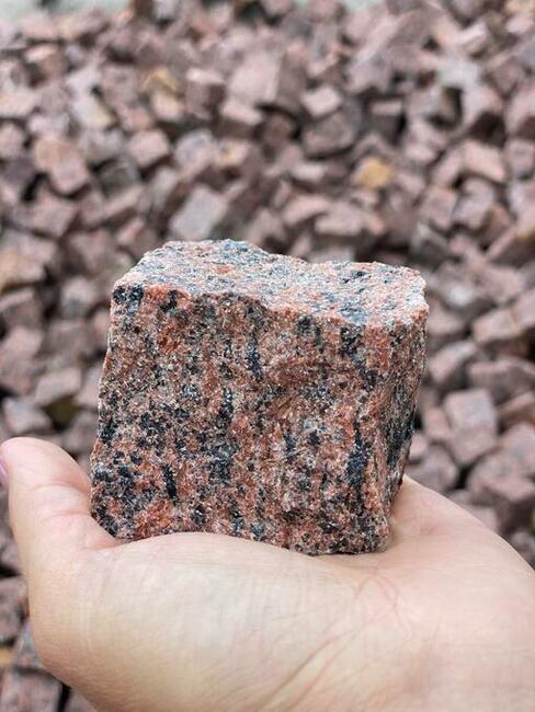 Kostka granitowa czerwona Vanga 8/11