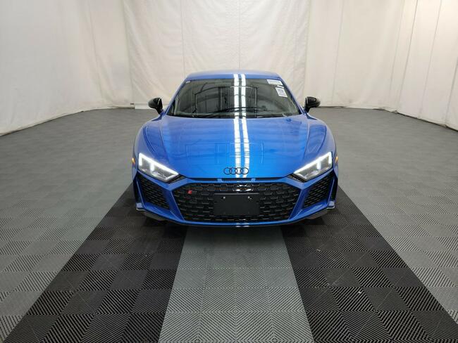 R8 V10