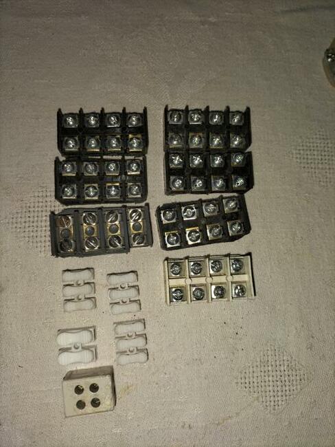 Kostka elektryczna połączenia kabla zasilającego 230/400V