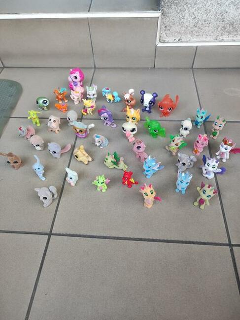 Figurki z różnych bajek