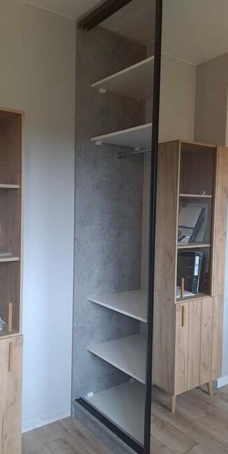 Skręcanie I montaż mebli. Montaż paneli podłogowych