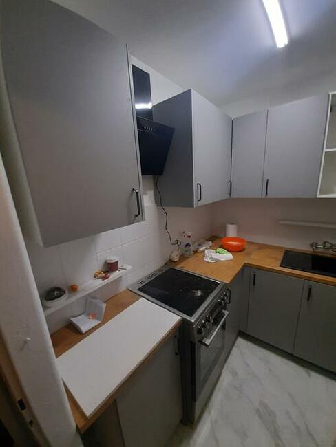 Skręcanie I montaż mebli. Montaż paneli podłogowych