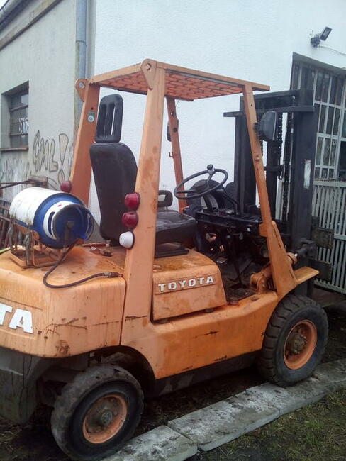 Wózek widłowy, sztaplarka, Toyota 2,5T, UDT