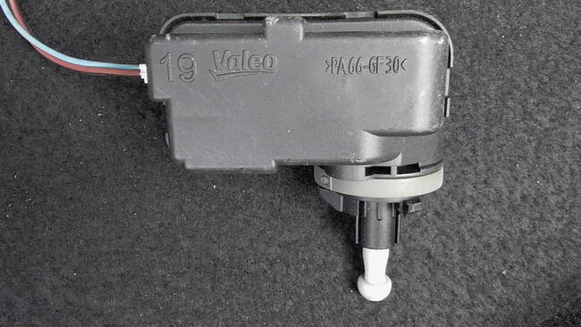 Opel Tigra B silniczek regulacji wysokosci reflektora