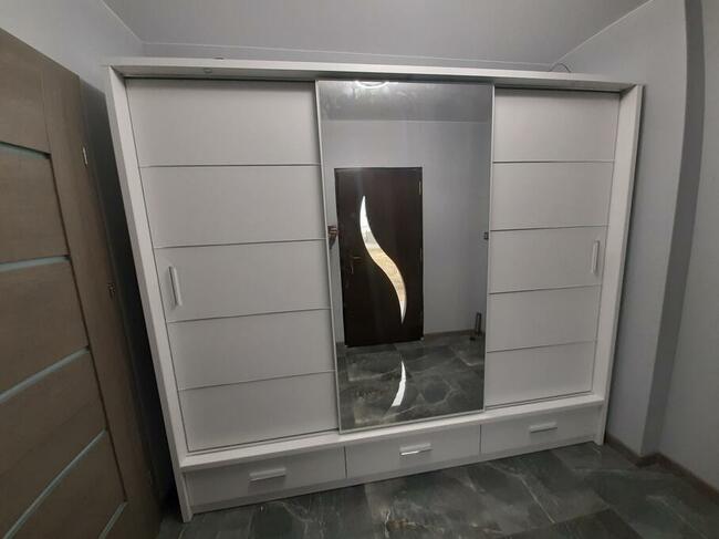 Skręcanie I montaż mebli. Montaż paneli podłogowych