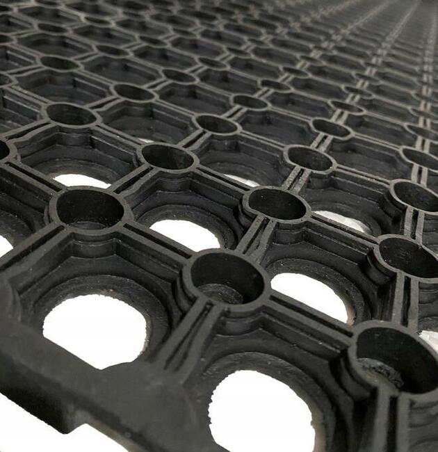 MATA PRZEROSTOWA NA PLACE ZABAW, SIŁOWNIE ITP