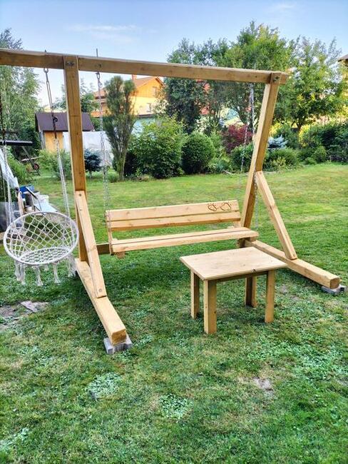 Huśtawka ogrodowa z drewna
