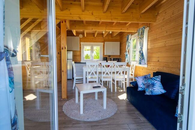 wakacje, wrzesień nad morzem domki z basenem