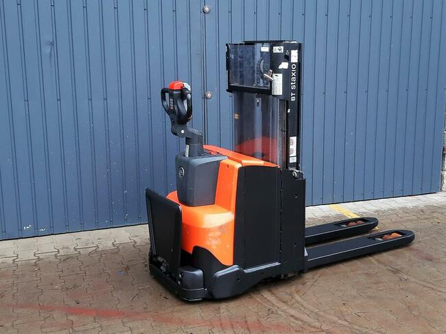Używany paleciak elektryczny BT Toyota Staxio wózek widłowy