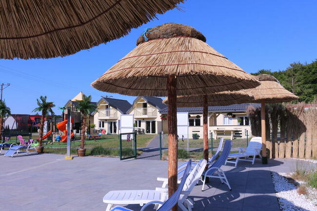 wakacje, wrzesień nad morzem domki z basenem