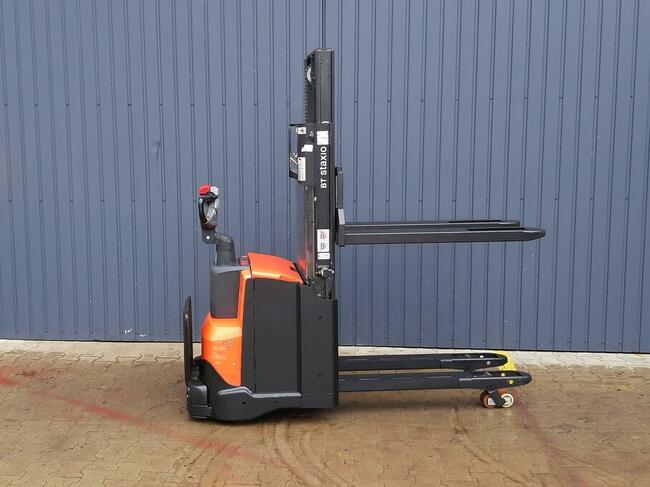 Używany paleciak elektryczny BT Toyota Staxio wózek widłowy