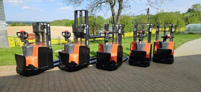 Używany paleciak elektryczny BT Toyota Staxio wózek widłowy