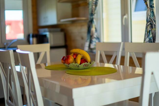 wakacje, wrzesień nad morzem domki z basenem