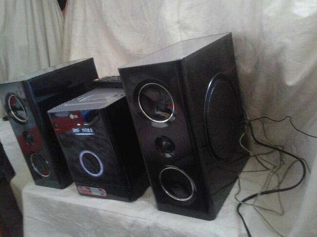 wieża HI-FI stereo LG z pilotem DVD USB IPAD moc 2x160w