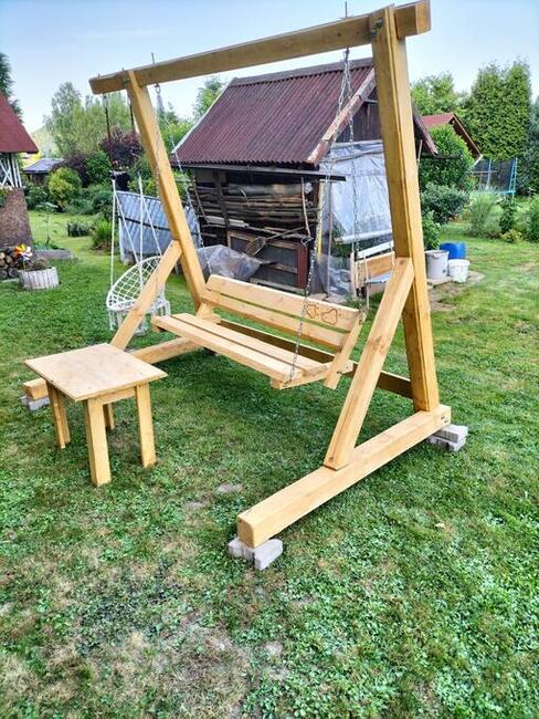 Huśtawka ogrodowa z drewna
