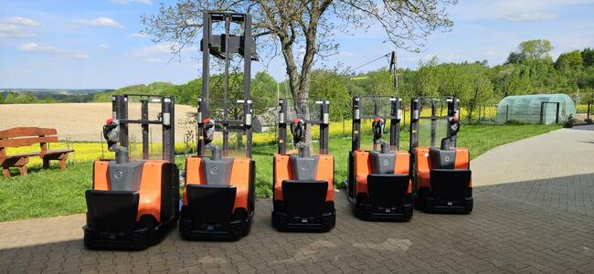 Używany paleciak elektryczny BT Toyota Staxio wózek widłowy