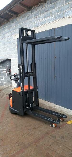 Używany paleciak elektryczny BT Toyota Staxio wózek widłowy