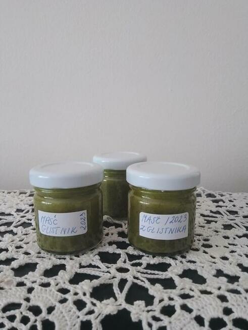 Domowy syropu z pokrzywy z dziko rosnącej