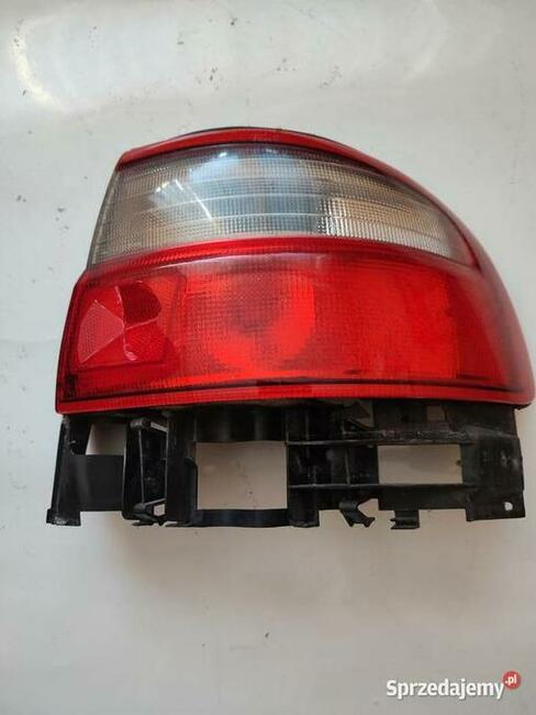 Toyota Carina sedan T19 lampa prawa tylna na błotnik