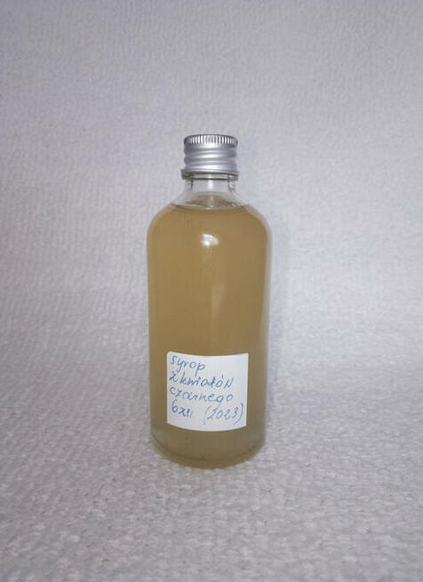 Domowy syropu z pokrzywy z dziko rosnącej