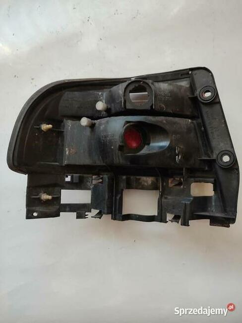 Toyota Carina sedan T19 lampa prawa tylna na błotnik