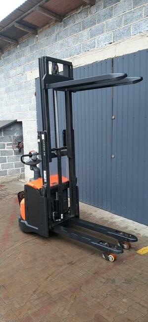 12szt Podest BT SWE 200 Staxio używane paleciaki elektryczne