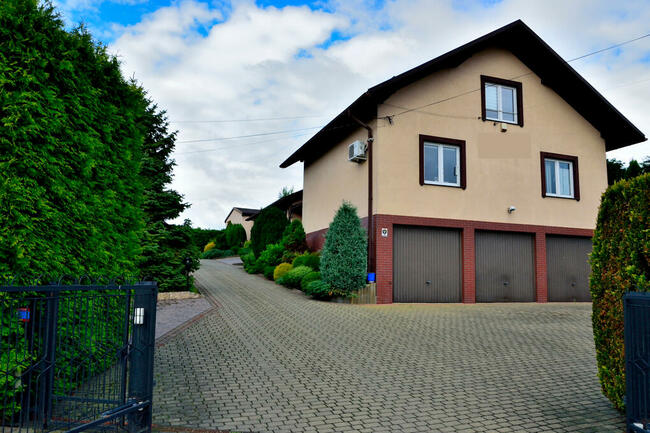 Sprzedam duży dom + halę pod Krakowem / Mogilany.