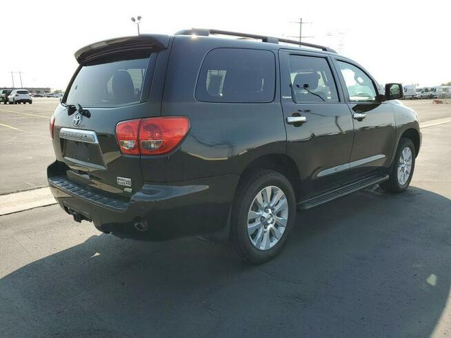 Toyota Sequoia 5.7 V8