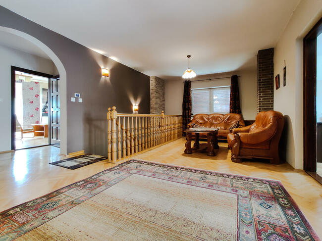 Sprzedam duży dom + halę pod Krakowem / Mogilany.