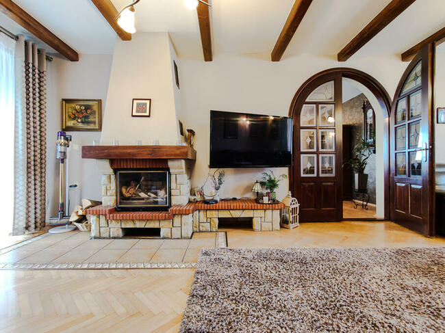 Sprzedam duży dom + halę pod Krakowem / Mogilany.