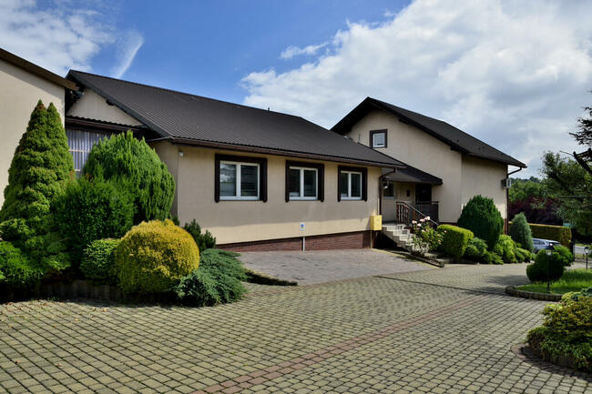 Sprzedam duży dom + halę pod Krakowem / Mogilany.