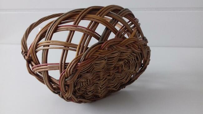 Koszyk wiklinowy barwiony, do sprzedania