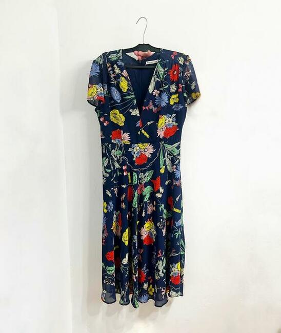 Sukienka w kwiatowe wzory