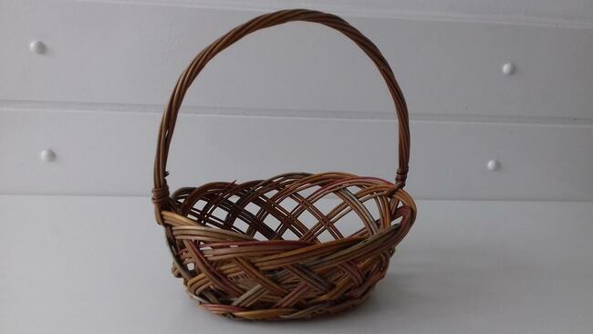 Koszyk wiklinowy barwiony, do sprzedania
