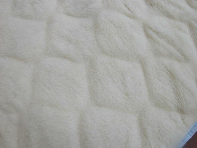 koc narzuta na łóżko z wełny 190/133cm