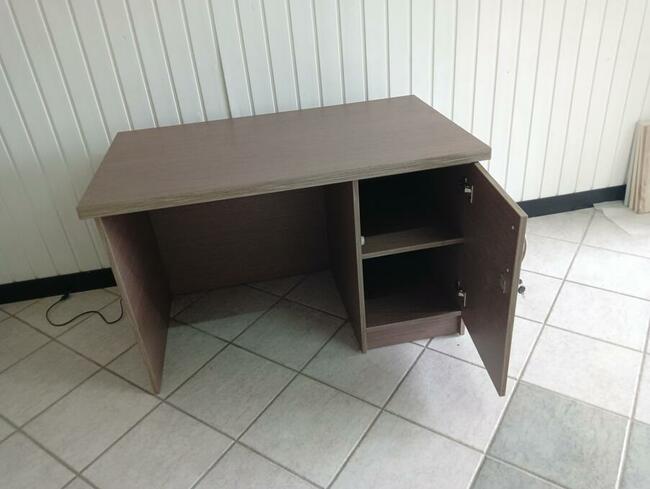 Biurko z szafiką zamykaną na klucz