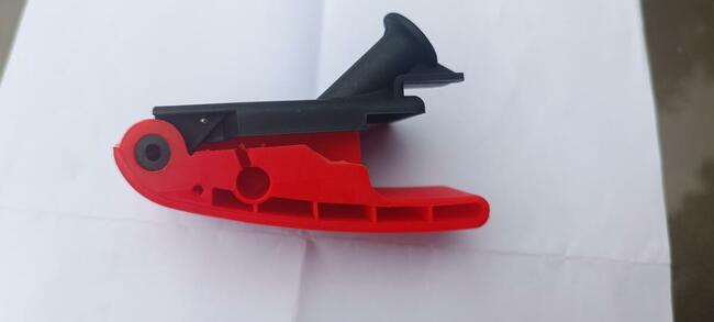 Uchwyt odryglowania komory silnika Mercedes