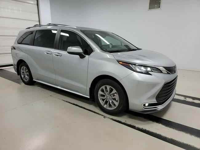 Toyota Sienna XLE 2023  7-os.