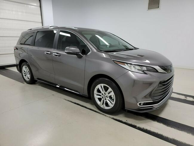 Toyota Sienna XLE 2023  7-os.