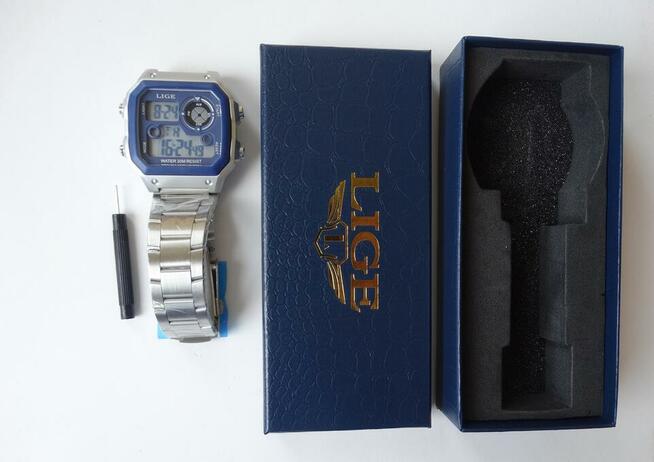 Zegarek męski elektroniczny klasyczny retro datownik alarm