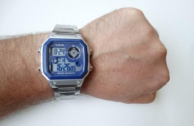 Zegarek męski elektroniczny klasyczny retro datownik alarm