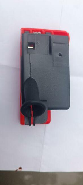 Uchwyt odryglowania komory silnika Mercedes