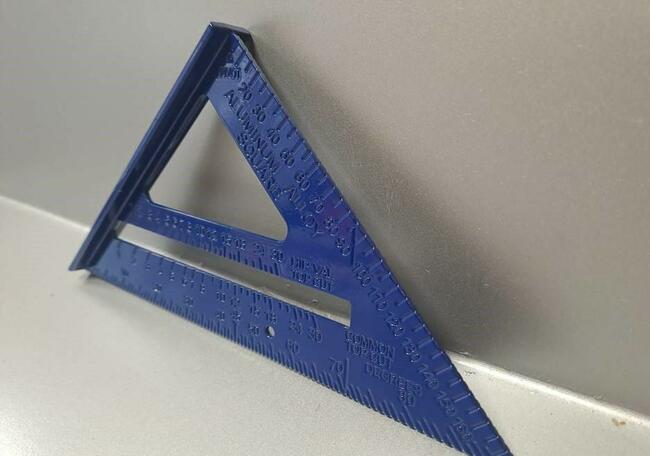 Kątownik dekarski aluminiowy 180 mm