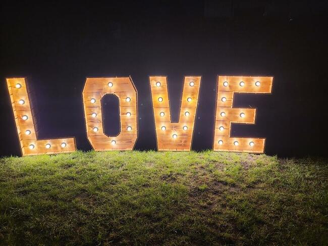 Napis LOVE