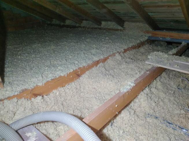 Docieplanie stropodachów, ścian i poddaszy. Wełna, celuloza.