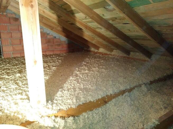 Docieplanie stropodachów, ścian i poddaszy. Wełna, celuloza.