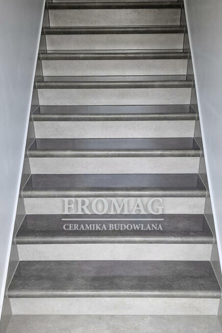 stopnica V shape acero ochra schody drewno