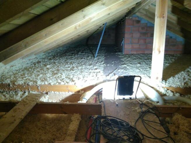 Docieplanie stropodachów, ścian i poddaszy. Wełna, celuloza.